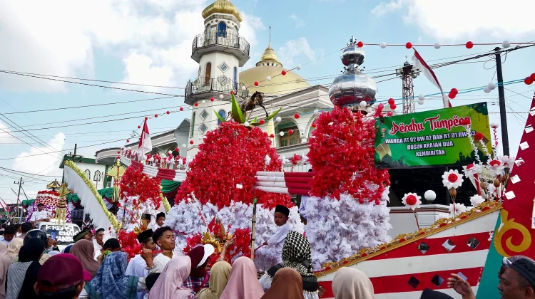 Endog-Endogan, Tradisi Maulid yang Menjaga Guyub Warga