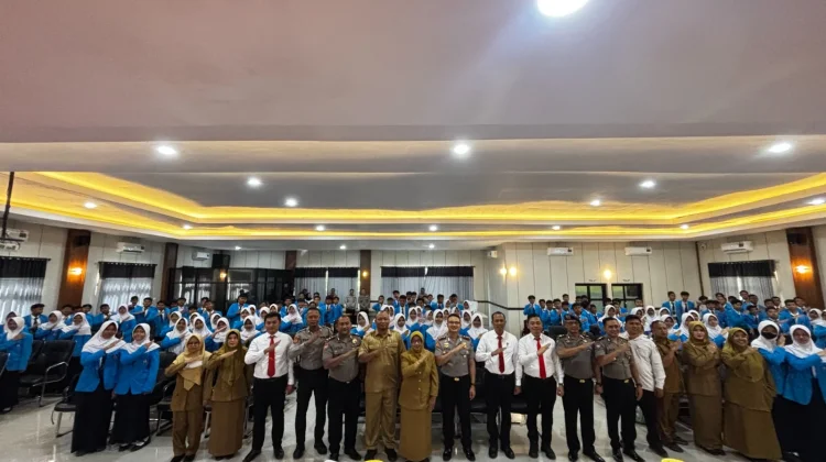 Polres Situbondo Edukasi Siswa lewat Program Suara Demokrasi