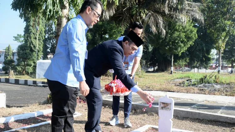 RRI Jember Ziarah ke TMP, Kenang Perjuangan Pahlawan
