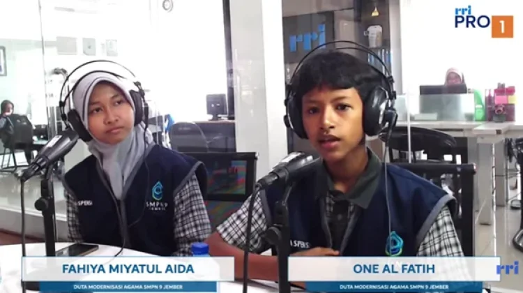 Aksi Duta Moderasi Beragama SMPN 9 Jember Sebarkan Pesan Perdamaian