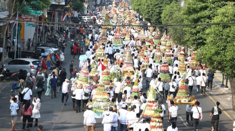 Dari Hasil Bumi hingga Suwar-Suwir, Warga Jember Merawat Tradisi lewat Ancak Agung