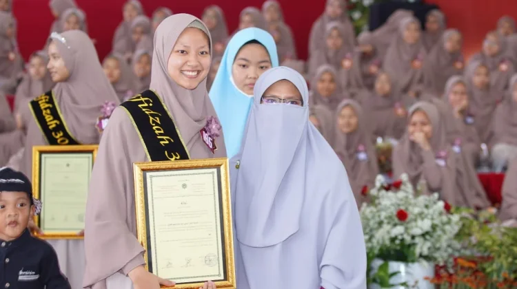 Wisudawan FKM UNEJ Ini Konsisten Jaga Hafalan Al-Qur’an 30 Juz