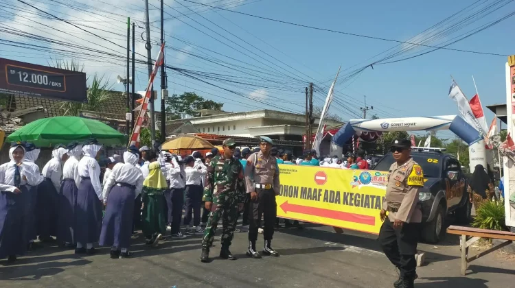 Ratusan Pelajar Ikuti Gerak Jalan Meriahkan Hut RI