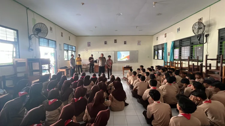 Polres Situbondo Bekali Siswa dengan Pengetahuan AI