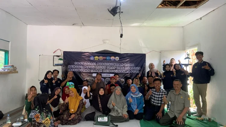 PROMAHADESA UNEJ Kenalkan Teknologi Pertanian Ramah Lingkungan di Desa Kamal