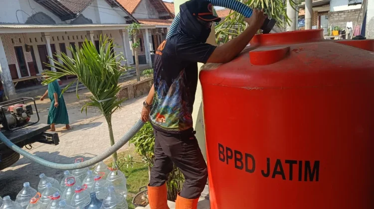 BPBD Jember Pasok 5.000 Liter Air Bersih Warga Terdampak Kekeringan