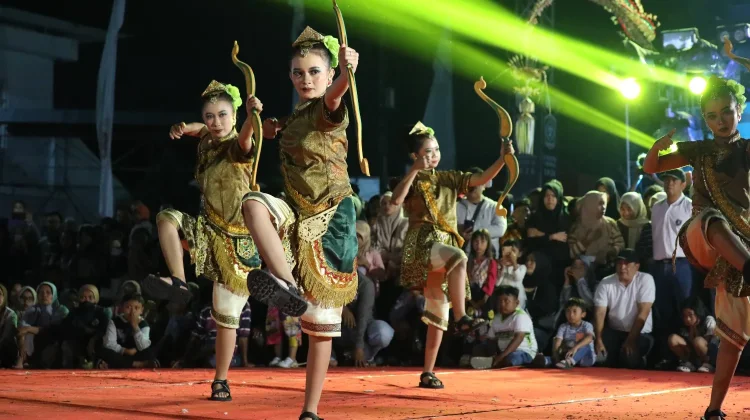 Di Tengah Gemerlap Karnaval, Budaya Lumajang Menemukan Panggungnya
