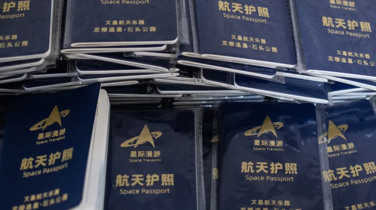 Roket China Jadi Magnet Wisata, Antusiasme Warga Saksikan Peluncuran Makin Tinggi