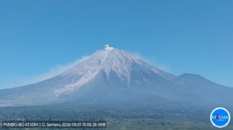 Semeru Erupsi Dini Hari, Warga Diingatkan Patuhi Rekomendasi Keselamatan