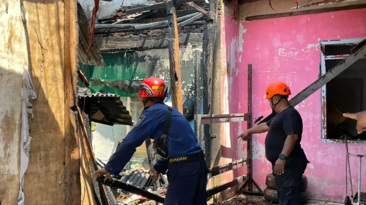 Rumah Kontrakan di Giri Banyuwangi Nyaris Ludes Terbakar
