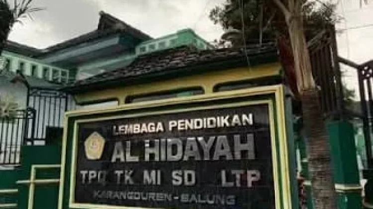 Alumni Al Hidayah Balung Satukan Rasa Santuni Anak Yatim