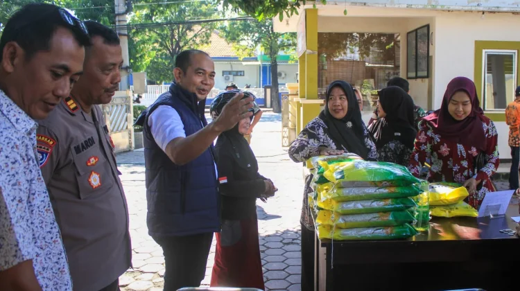 Pemkab Situbondo Bareng Bulog Gelar Pasar Murah