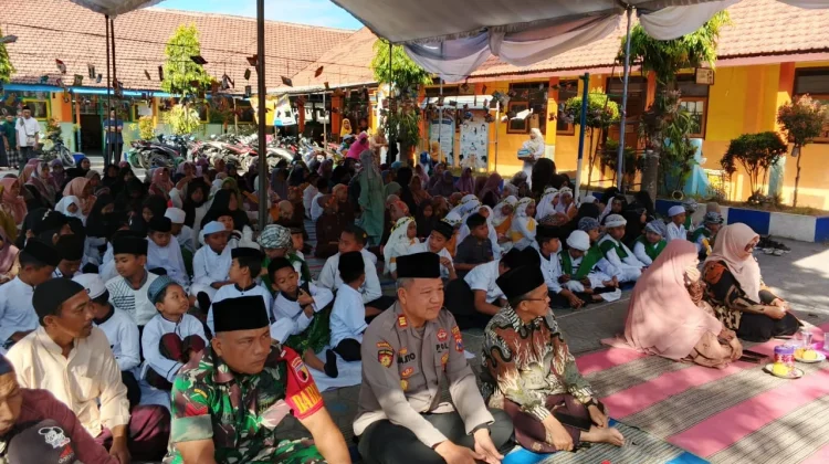 Kapolsek Ranuyoso Hadiri Pengajian Maulid Nabi, Pastikan Keamanan Jamaah
