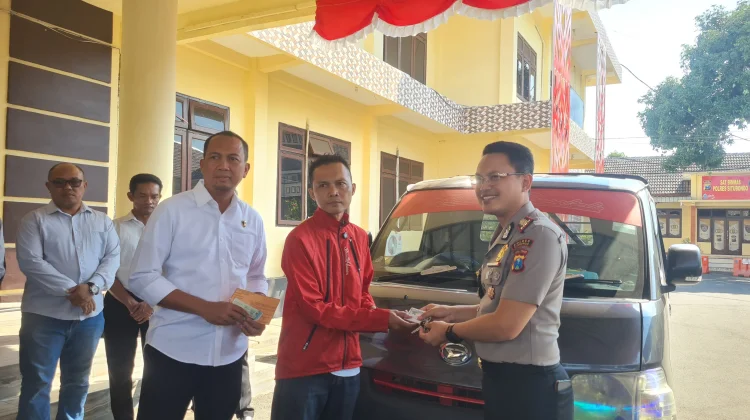 Polres Situbondo Kembalikan Mobil Pikap kepada Pemilik