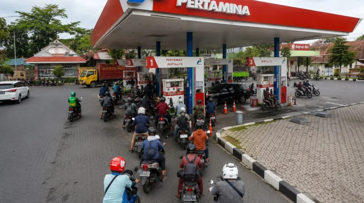 Antrean BBM Terjadi, Pemkab Lumajang Pastikan Stok Aman dan Minta Warga Tak Panik