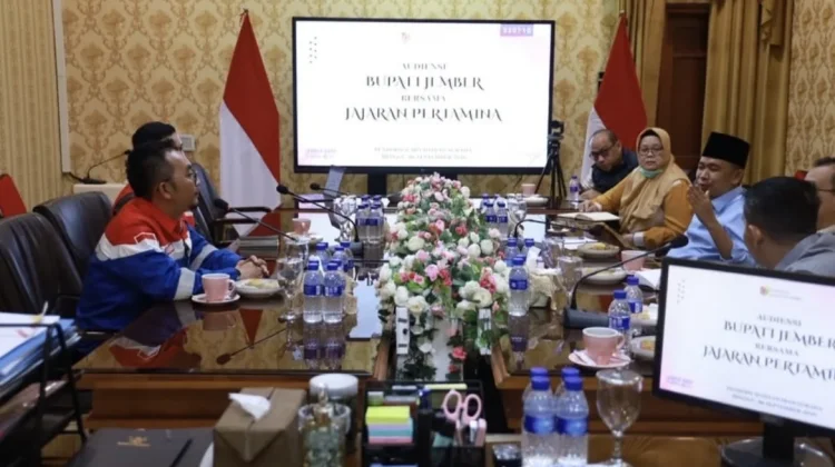 Antrean BBM di Jember, Pertamina Tambah Pasokan 100 Ribu Liter