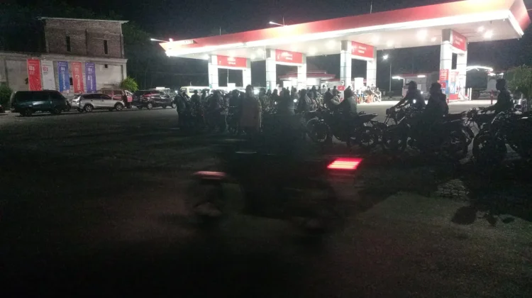 Petugas Gabungan Monitoring di SPBU, Dampak Antrian Panjang