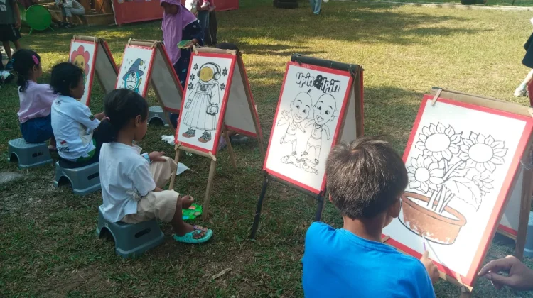 Melukis di Atas Styrofoam, Aktivitas Seru untuk Motorik Anak