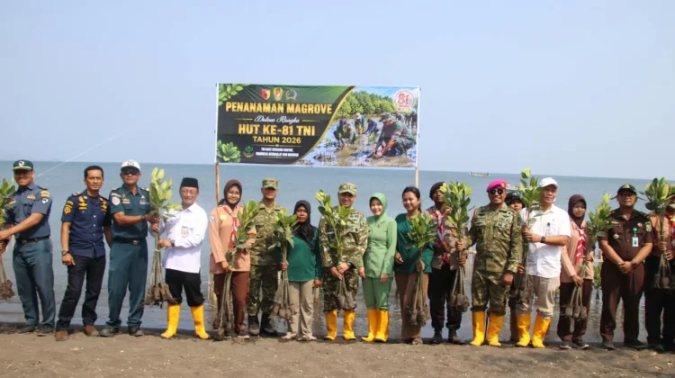 Kodim 0823 Bareng Masyarakat Tanam 1.500 Bibit Mangrove