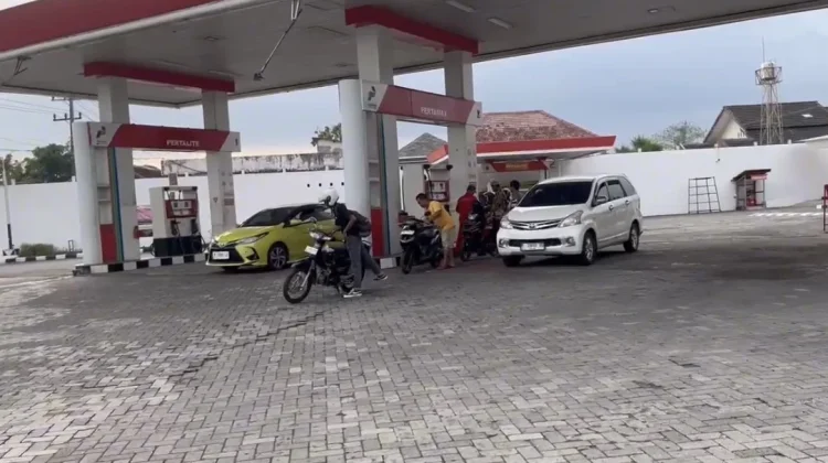 Antrean BBM di Jember Mulai Normal