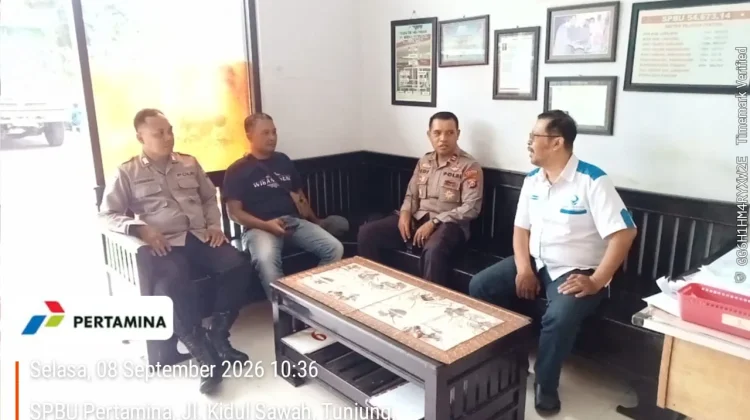 Petugas Himbau Warga Lumajang Hindari Panic Buying
