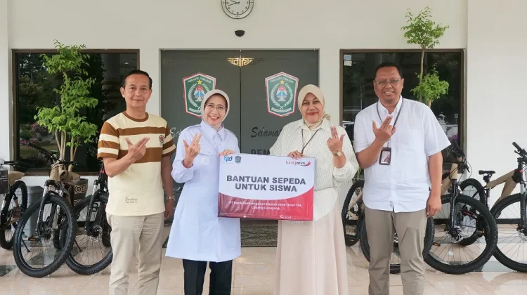 Enam Sepeda untuk Anak Yatim, Cara Bupati Lumajang Menjaga Semangat Bersekolah