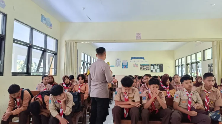 Petugas Gencarkan Edukasi Bahaya Narkoba dan Bullying di SMPN 2