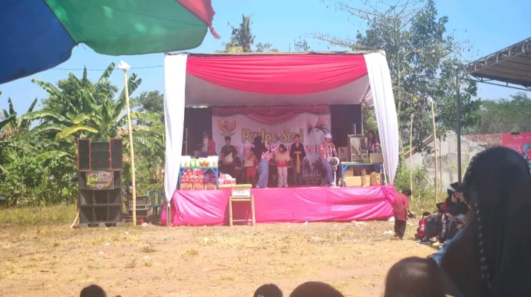 Warga Tumpeng Sari Meriahkan HUT ke-81 RI dengan Jalan Santai