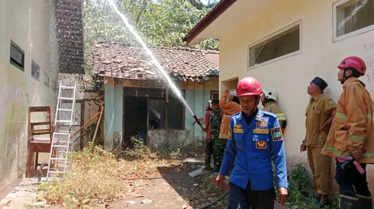 Korsleting Listrik, Gudang SMPN 1 Tlogosari Bondowoso Terbakar