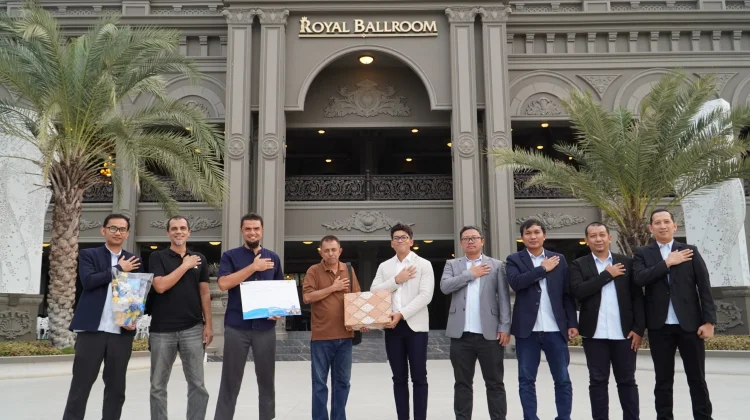 Hari Pelanggan Nasional, PLN Kunjungi Utama Raya
