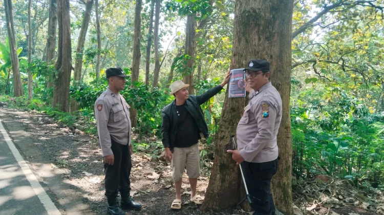 Patroli Siang Polsek Gucialit Sasar Titik Rawan 3C di Lumajang