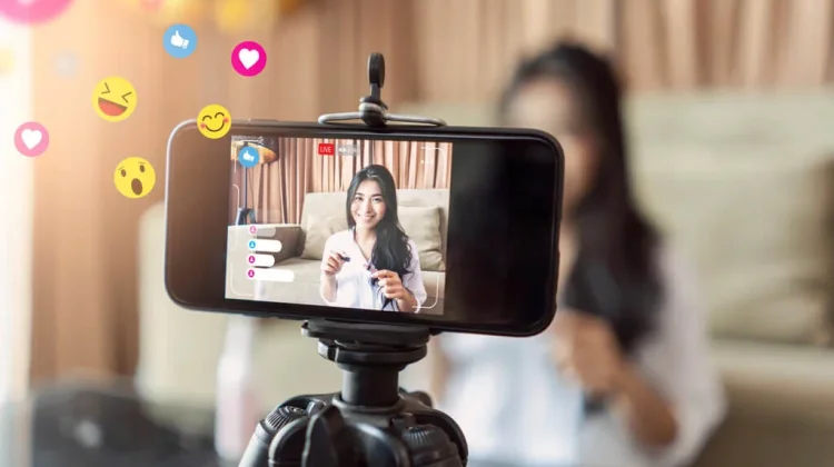 Era Digital Membuat Orang Mudah Bicara, tetapi Minim Mendengar