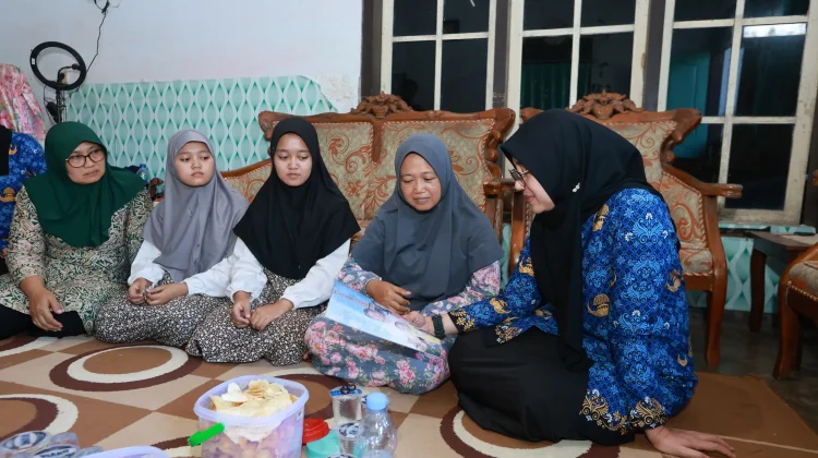 Bupati Ipuk Temui Keluarga Korban KM Virgo Transport 8