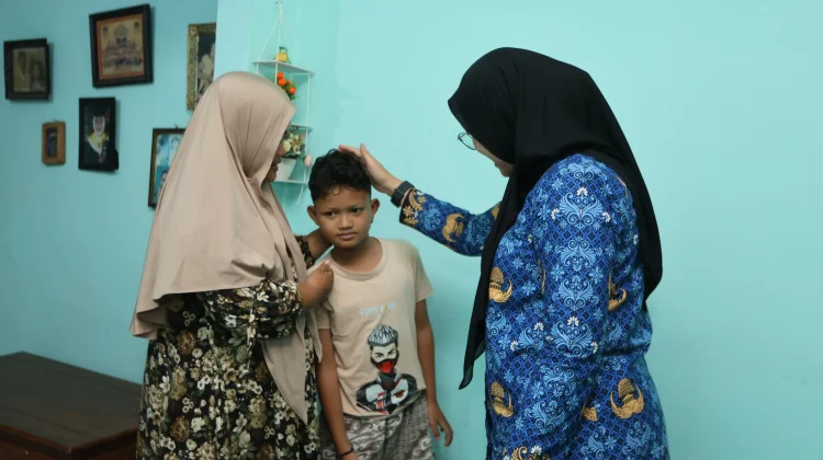 Bupati Ipuk Jamin Pendidikan Anak Dua Korban Hilang KM Virgo hingga Kuliah
