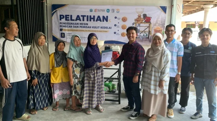 Mesin Pemecah Kedelai Polije Bantu Percepat Produksi Tempe Siyami