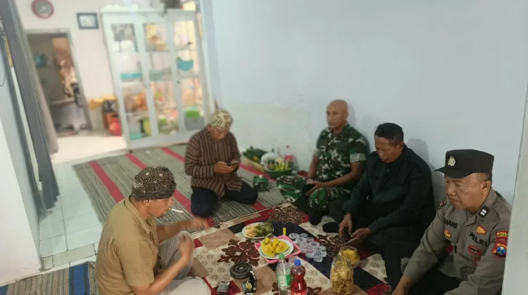 Masyarakat Burno Gelar Sedekah Dusun dengan Tradisi Dleweran