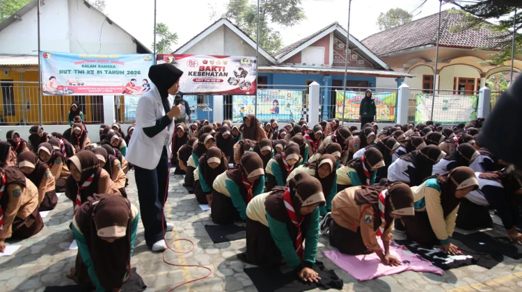 Siswa di Sukodono Lumajang Mendapatkan Pengetahuan Bantuan Hidup Dasar