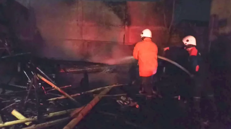 Bengkel Las Karbit di Maesan Terbakar, Kerugian Rp10 Juta