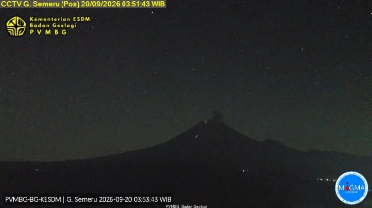 Kembali Erupsi Tinggi Kolom Abu Semeru Mencapai 300 Meter