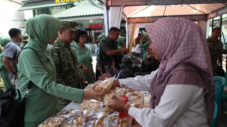 Bazar HUT ke-81 TNI di Lumajang Sediakan Sembako Murah dan Dorong UMKM Lokal