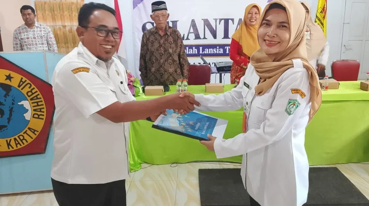 Luruskan Pandangan Sebelah Mata, PWRI Pasirian Resmikan Sekolah Lansia Tangguh