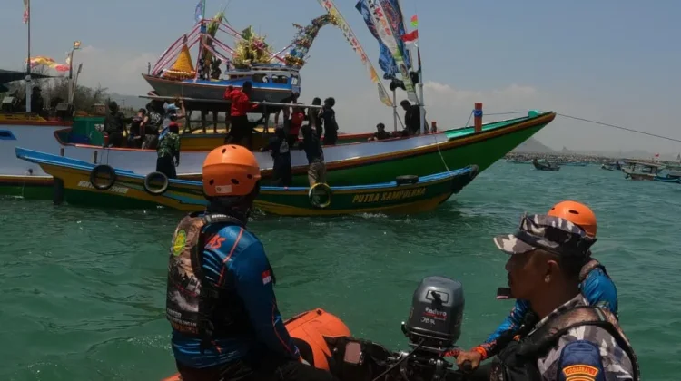 SAR Banyuwangi Amankan Acara Petik Laut Pancer