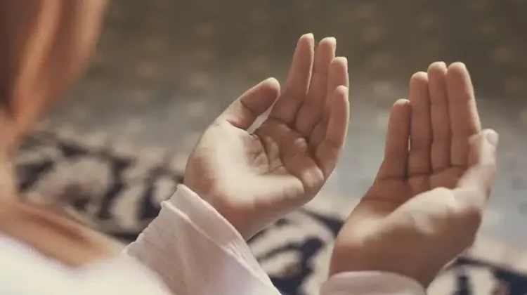 Terlalu Banyak Informasi Bisa Bikin Gelisah, Pentingnya Mengingat Allah