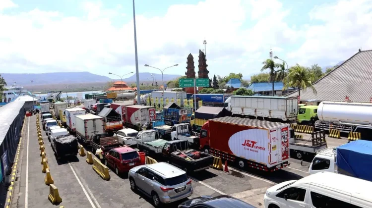 ASDP Operasikan 26 Kapal untuk Percepat Urai Antrean Ketapang