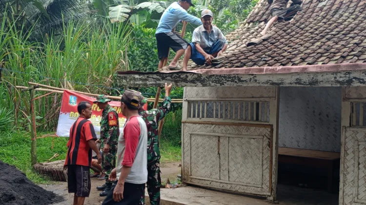 Rumah Warga Ranuyoso Hampir Rampung Direnovasi Lewat Program Rutilahu