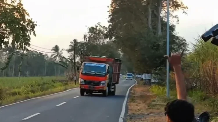 Polres Bondowoso Amankan Pembuat Konten Truk Oleng