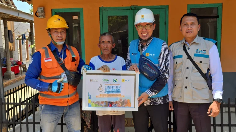 PLN Pasang Sambungan Listrik Gratis Dua Mushala