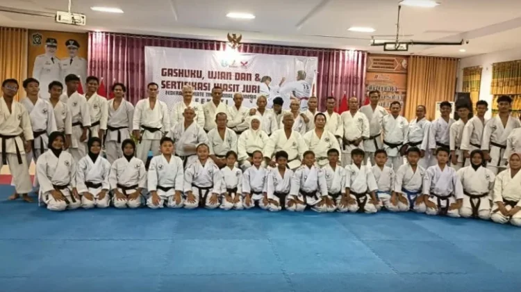 22 Karateka FEKATI Jatim Raih Sabuk Hitam