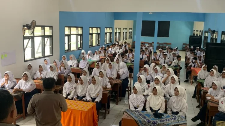 Polsek Sumbersuko Sosialisasikan SPMB SMA Kemala Taruna Bhayangkara