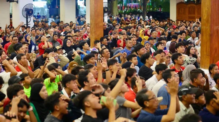 Ribuan Warga Banyuwangi Padati Nobar Final Indonesia vs Thailand